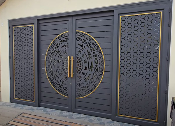 cổng trượt quay 4 cánh bằng sắt