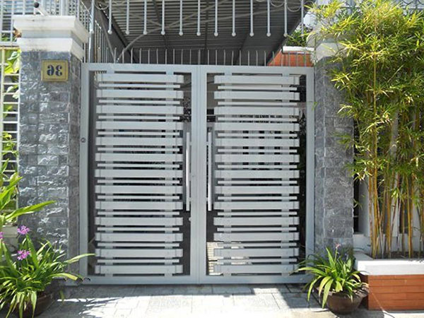 mẫu cổng sắt đẹp màu trắng 2024