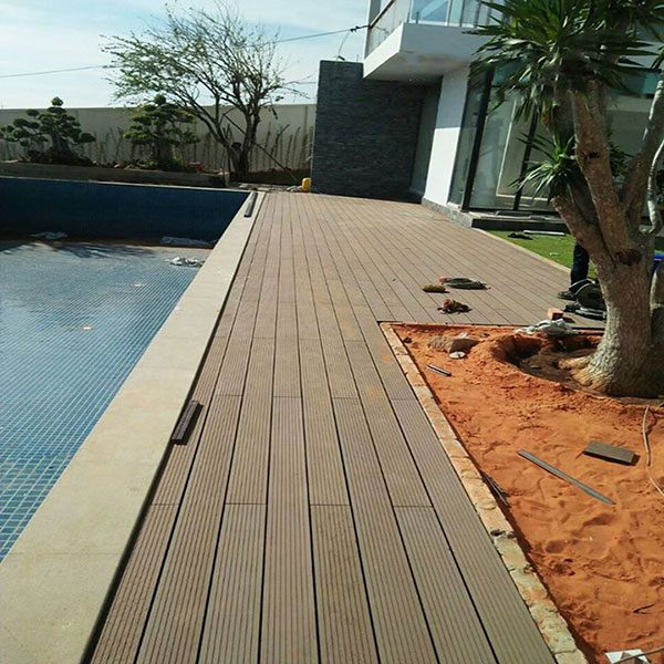 sàn gỗ nhựa ngoài trời là gì